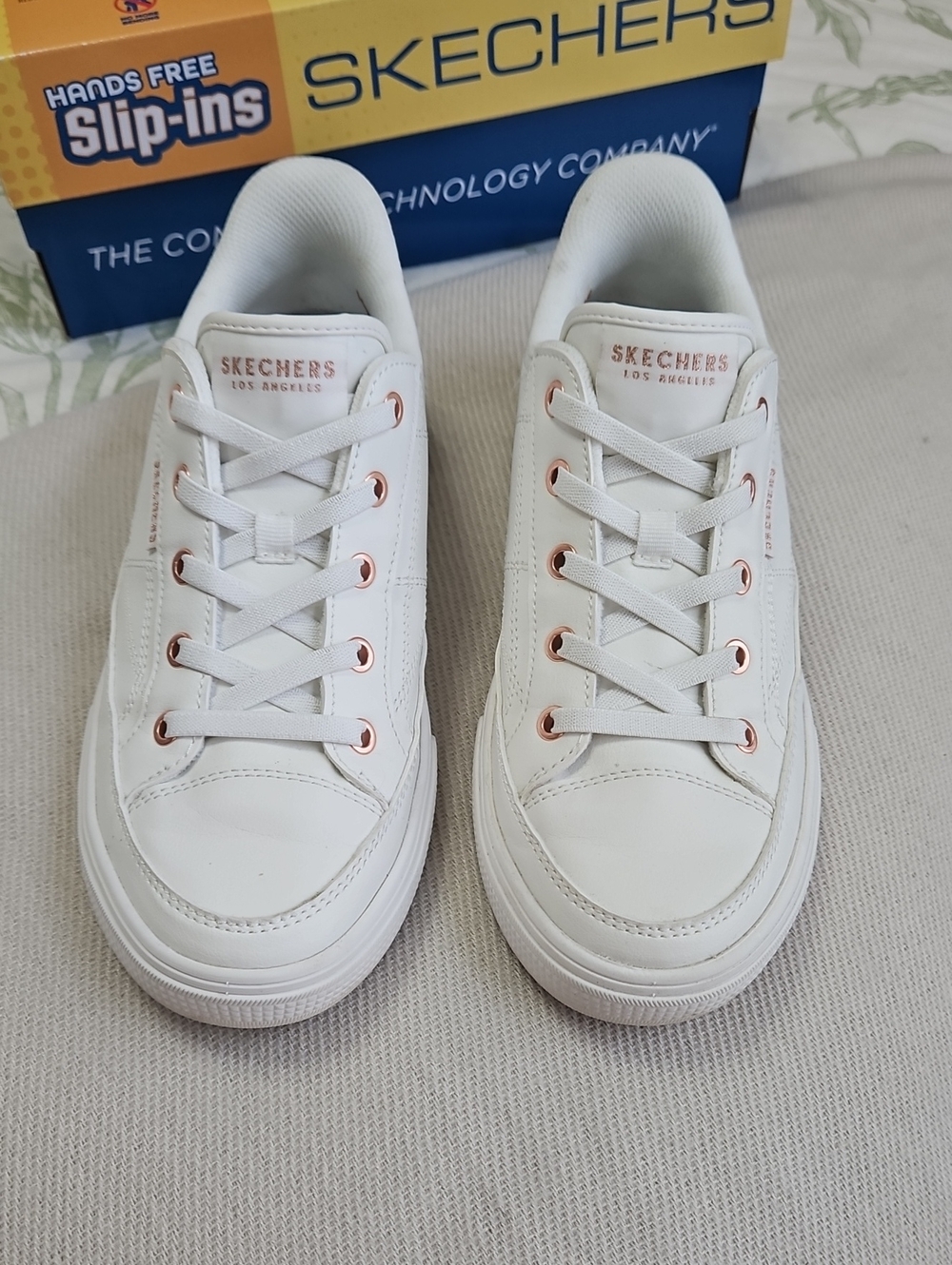 Skechers Hands Free Slip-ins - Picture 4 of 5